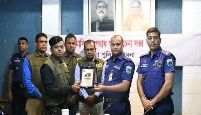 পাবনায় জেলা পুলিশের মাস্টার প্যারেড,মাসিক কল্যাণ সভা ও অপরাধ পর্যালোচনা সভা অনুষ্ঠিত