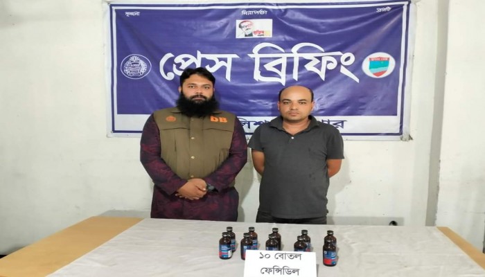 যশোর জেলা গোয়েন্দা পুলিশের অভিযানে ফেনসিডিলসহ আটক-২