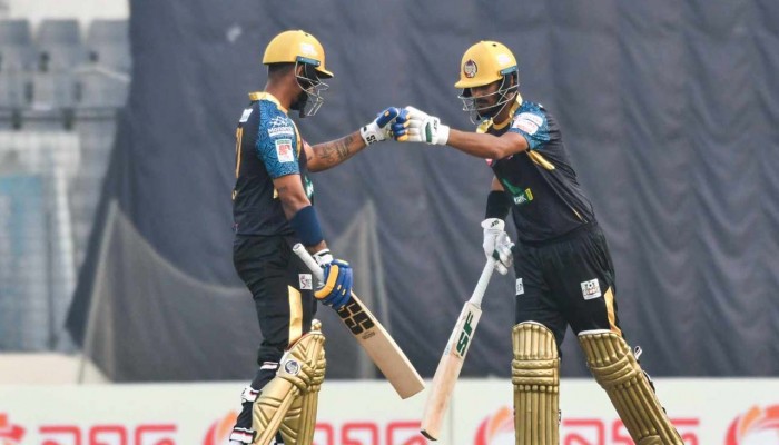 বিপিএলে কুমিল্লাকে হারিয়ে ঢাকার দুর্দান্ত শুরু
