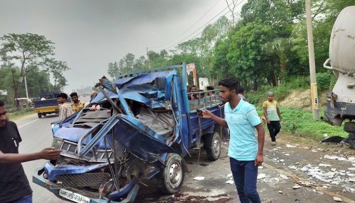 বাহুবলে পিকআপ-ট্রাক মুখোমুখি সংঘর্ষে নিহত ২