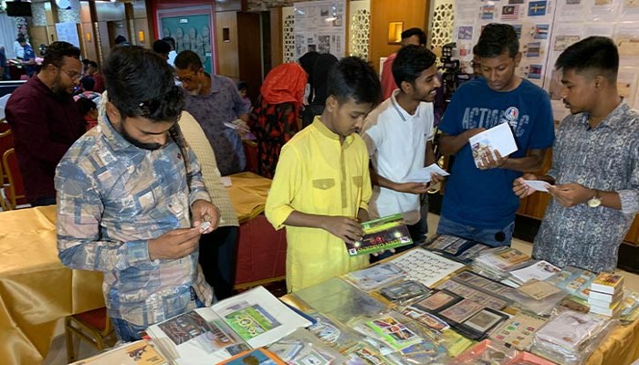 রাজশাহীতে দেশ-বিদেশের দুষ্প্রাপ্য ডাকটিকিটের প্রদর্শনী