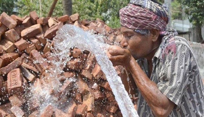 দেশের ৮ অঞ্চলে বয়ে যাচ্ছে তাপদাহ