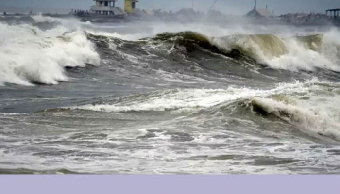 চট্টগ্রাম বন্দরে অ্যালার্ট-৩ জারি, খালি করা হচ্ছে জেটি