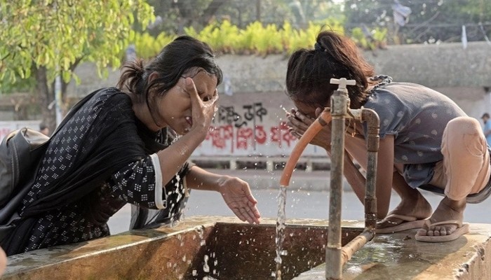 সারাদেশে বৃষ্টি হলেও থাকবে ভ্যাপসা গরম