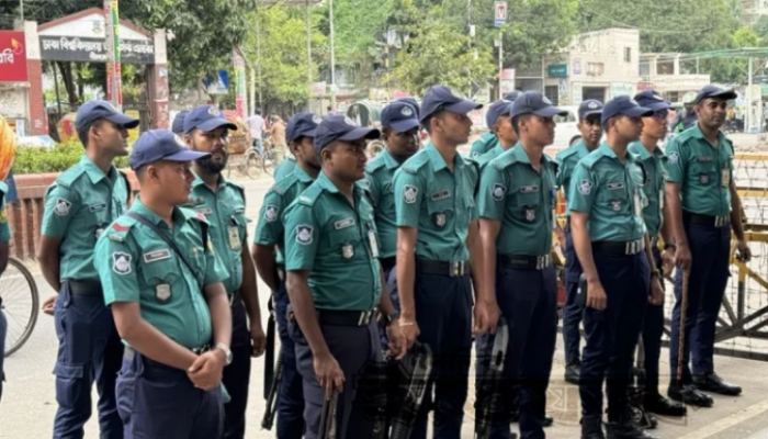 সারাদেশে অর্ধেকের বেশি থানায় পুলিশের কার্যক্রম শুরু