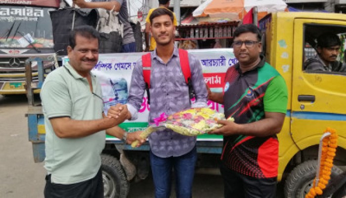 রাজশাহী পৌঁছে উষ্ণ অভ্যর্থনা পেলেন আর্চার সাগর