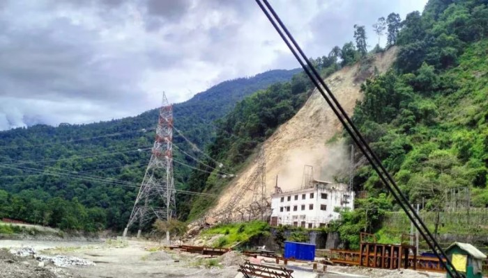 সিকিমে ভয়াবহ ভূমিধস ধসে পড়ল তিস্তা বাঁধ জলবিদ্যুৎ কেন্দ্র