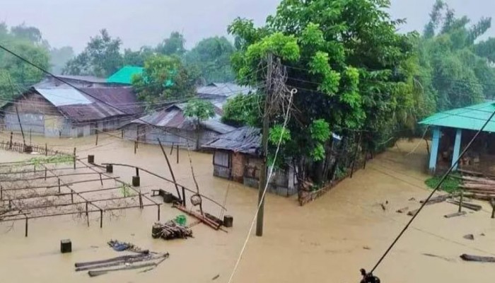 বন্যায় সাজেকে আটকে পড়েছেন ২৫০ পর্যটক