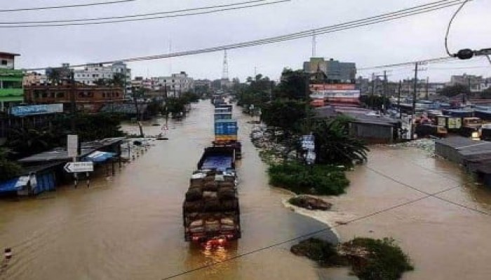 পানিতে তলিয়ে গেছে ঢাকা-চট্টগ্রাম মহাসড়ক