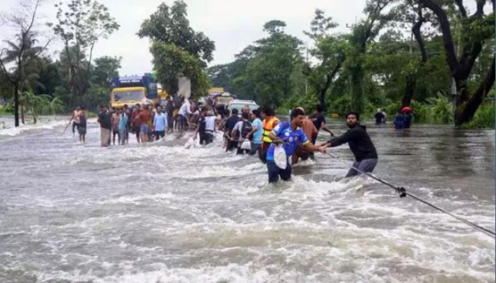 বন্যায় বিপর্যস্ত ১২ জেলা, মৃত্যু ৮