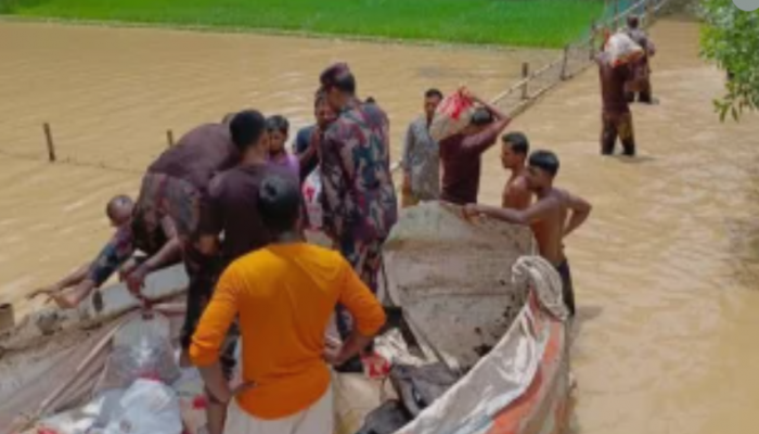 খাগড়াছড়ির সীমান্ত এলাকা থেকে ২ হাজার পানিবন্দী মানুষকে উদ্ধার বিজিবির