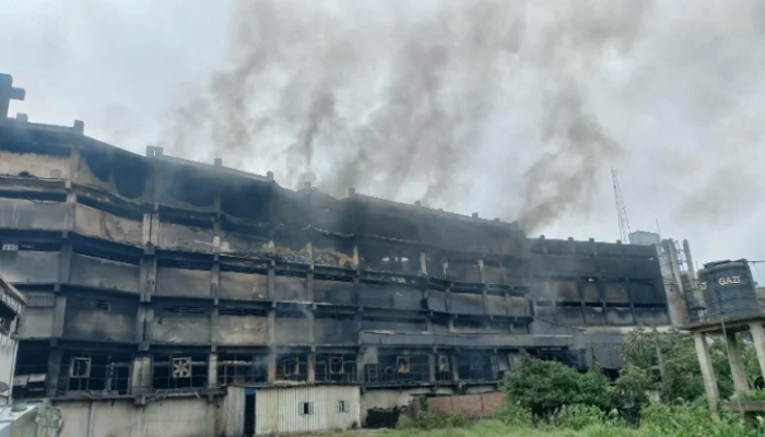 আবার আগুন জ্বলে উঠেছে গাজী টায়ার্সের কারখানায়