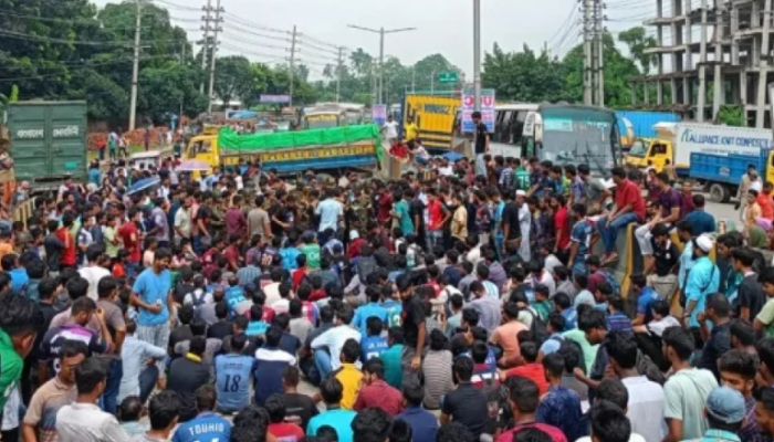 দরজা ভেঙে বের হলেন নিটারের অবরুদ্ধ শিক্ষক-কর্মচারী