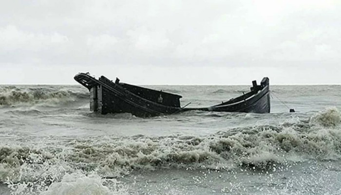 বঙ্গোপসাগরে ট্রলারডুবিতে ভোলার ৭ জেলে নিখোঁজ