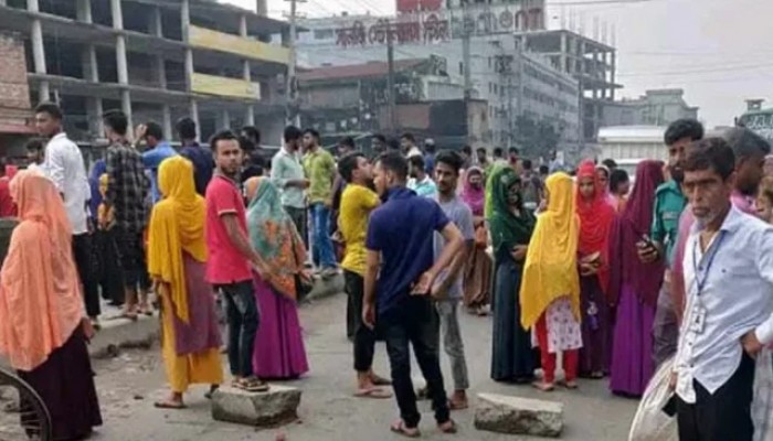 ঢাকা-ময়মনসিংহ মহাসড়কে আবারও পোশাকশ্রমিকদের অবরোধ