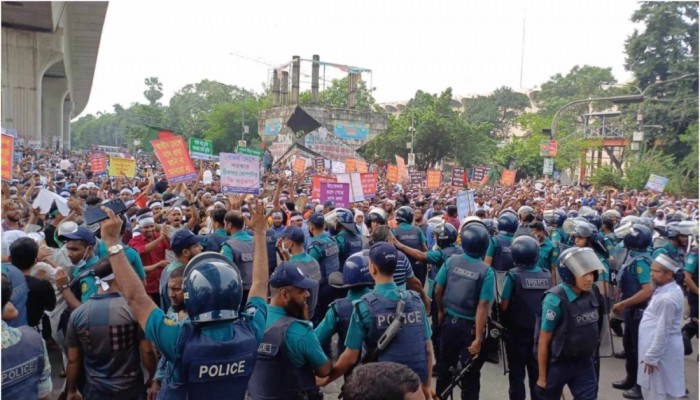 শাহবাগ ছাড়লেন আউটসোর্সিং অবরোধকারীরা, ৭ ঘণ্টা পর যানচলাচল স্বাভাবিক