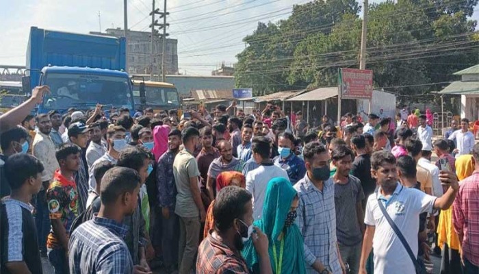 সেনাবাহিনী-পুলিশের হস্তক্ষেপে সরলেন শ্রমিকরা, যান চলাচল স্বাভাবিক