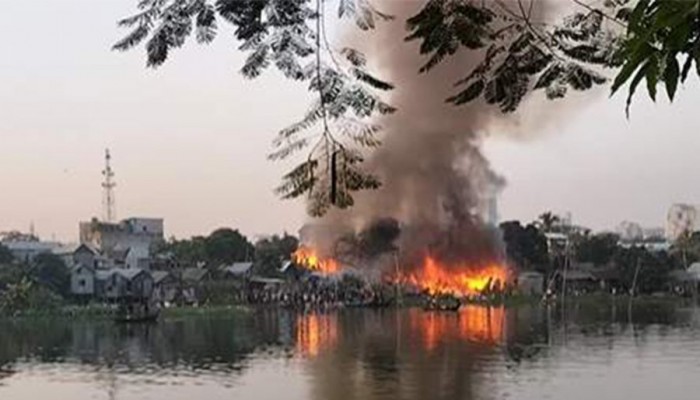 কড়াইল বস্তিতে আগুন, নিয়ন্ত্রণে ৭ ইউনিট