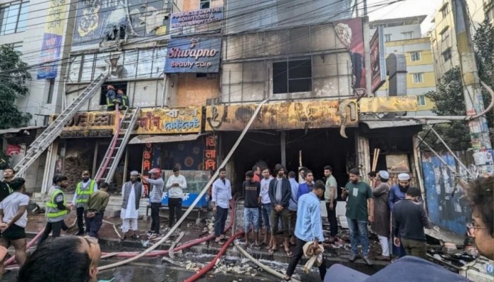 উত্তরায় রেস্টুরেন্টে আগুন: আলামত নষ্টের অভিযোগে কর্মচারী আটক