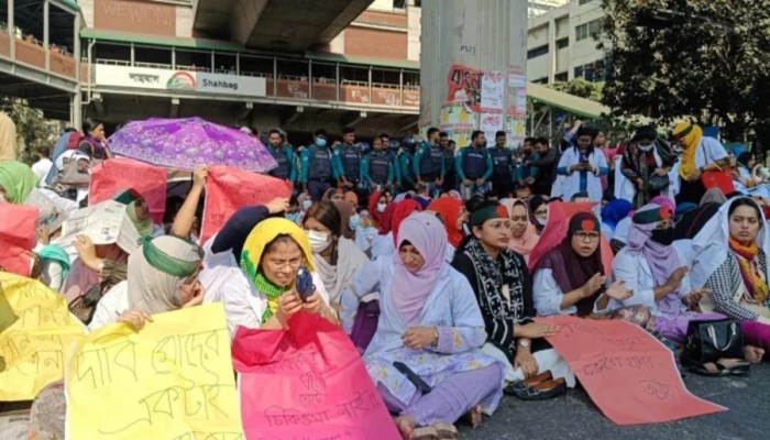 আবারও শাহবাগ অবরোধ ট্রেইনি চিকিৎসকদের