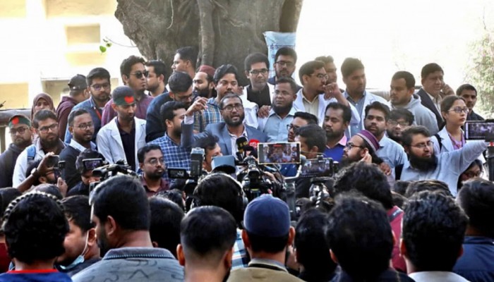 ভাতা বেড়েছে, মঙ্গলবার কাজে ফিরছেন ট্রেইনি চিকিৎসকরা