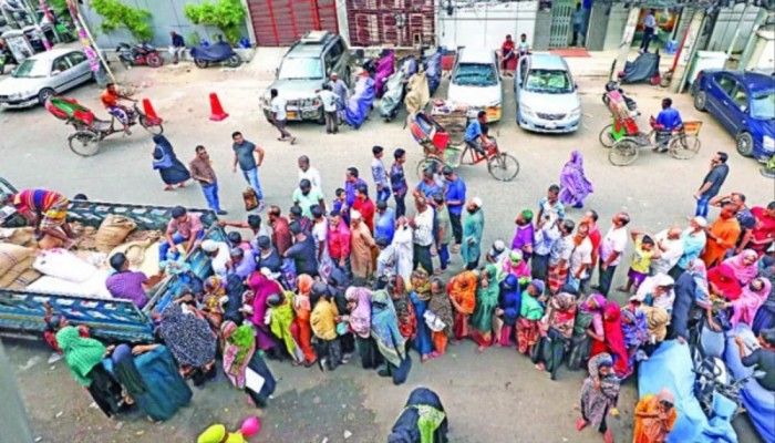 টিসিবির ট্রাক সেল বন্ধ, দুর্ভোগে নিম্ন আয়ের মানুষ