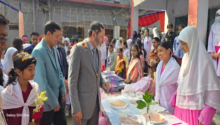 রাজশাহী বহুমুখী বালিকা বিদ্যালয়ে পিঠা উৎসব অনুষ্ঠিত