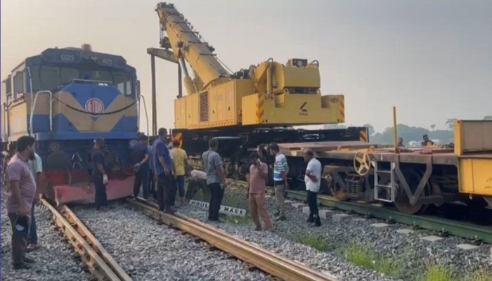 ১৫ ঘণ্টা পর দক্ষিণবঙ্গে রেল চলাচল স্বাভাবিক