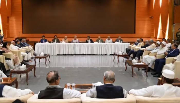 বাংলাদেশে অন্তর্বর্তী সরকারের ‘সিদ্ধান্তের সীমা’ নিয়ে বিতর্ক