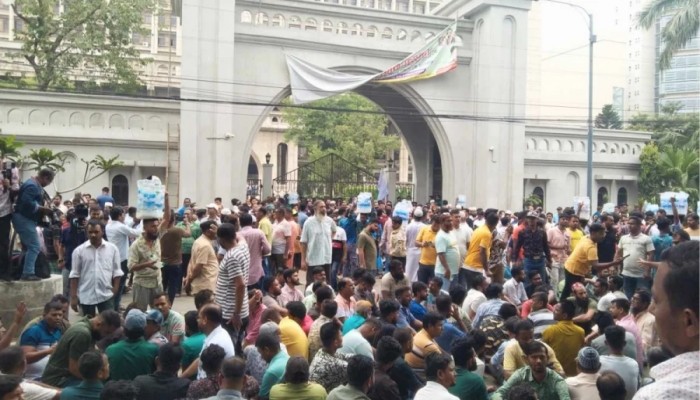 ইশরাকের শপথ দাবিতে টানা চতুর্থ দিন নগরভবনের সামনে বিক্ষোভ