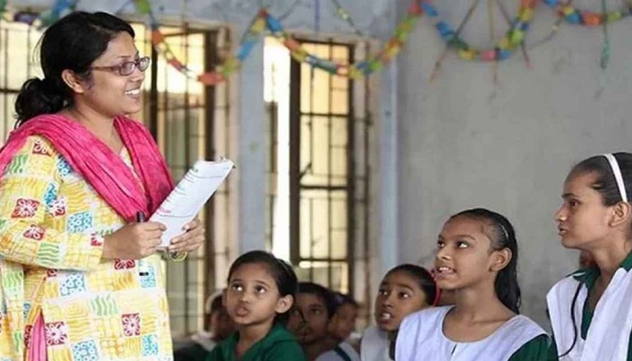 তিন দাবিতে কর্মবিরতিতে যাচ্ছেন প্রাথমিকের শিক্ষকরা