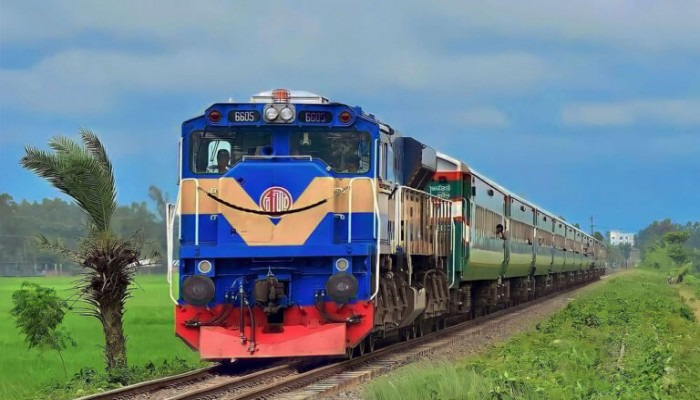 ঈদযাত্রার বিশেষ ট্রেন চলাচল শুরু