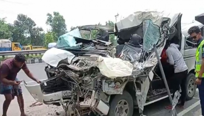 টাঙ্গাইলে সড়ক দু’র্ঘটনায় বাবা ও দুই ছেলের মর্মা’ন্তিক মৃ’ত্যু