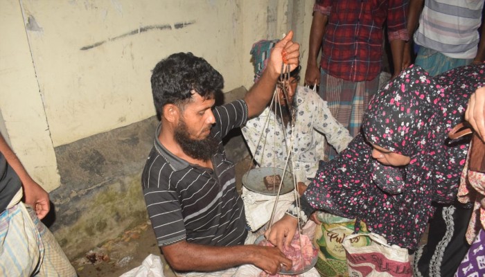 ৭০০ টাকা কেজিতে বিক্রি হচ্ছে কোরবানির মাংস