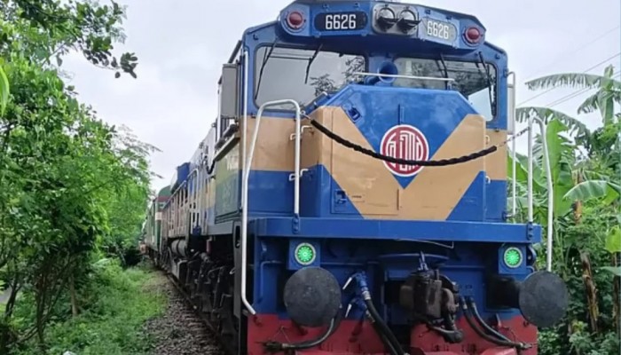 রাজশাহীতে মধুমতি এক্সপ্রেস ট্রেনে যান্ত্রিক ত্রুটি, বনলতা ছাড়ল দেরিতে