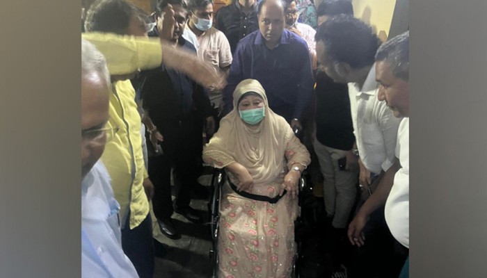 হাসপাতালের উদ্দেশে খালেদা জিয়া