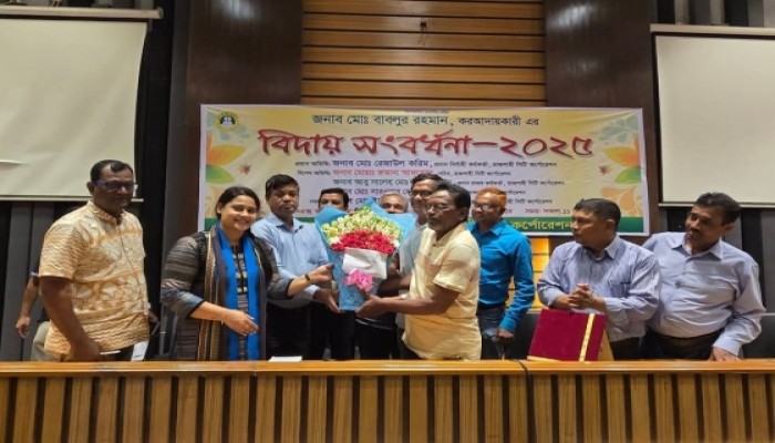 রাসিকে কর আদায়কারী বাবলুর বিদায় সংবর্ধনা