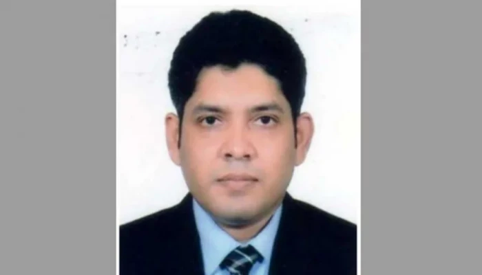 আপত্তিকর ভিডিও ভাইরাল: কর্মস্থলে নেই শরীয়তপুরের ডিসি