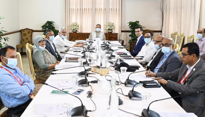 সরকারি ভবনের ছাদে সোলার প্যানেল বসানো নিয়ে প্রধান উপদেষ্টার নির্দেশনা