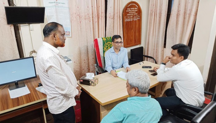 রাজশাহী বাগমারায় খাদ্য গুদাম পরিদর্শন করলেন  ইউএনও