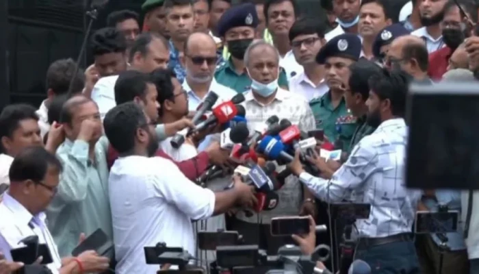 মালয়েশিয়াফেরত ৩ প্রবাসী জঙ্গি নয়: স্বরাষ্ট্র উপদেষ্টা