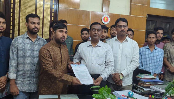 রাজশাহী কলেজে ফ্যাসিবাদমুক্ত ক্যাম্পাস গড়তে ছাত্রশিবিরের স্মারকলিপি