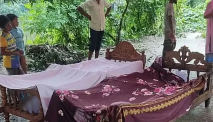চার ঘণ্টার ব্যবধানে বাবা-ছেলের মৃত্যু, গ্রামজুড়ে শোকের মাতম