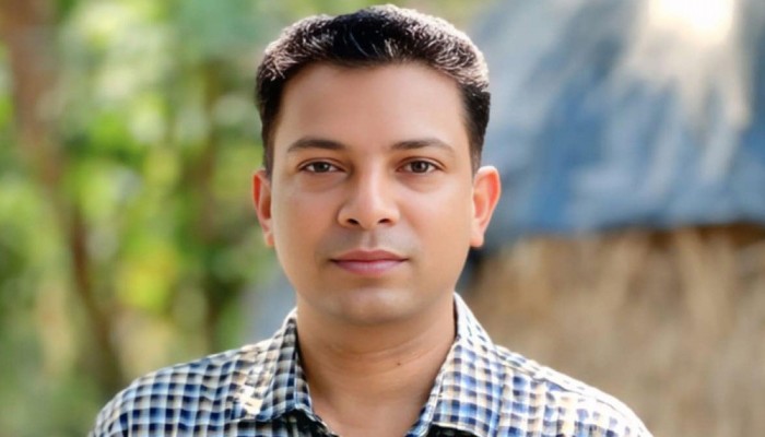 দায়িত্ব পালনের পথে জীবন গেল পুলিশ সদস্যের