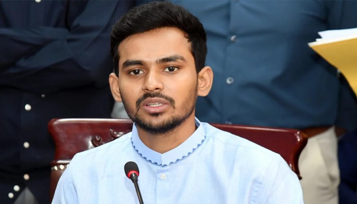 ফের বিতর্কের কেন্দ্রে উপদেষ্টা আসিফ
