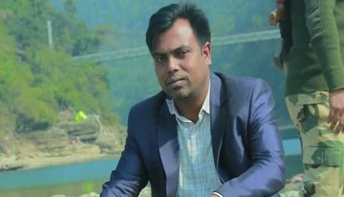 বিকেলে চাঁদাবাজি নিয়ে লাইভ, রাতে সাংবাদিককে গলা কেটে হ'ত্যা