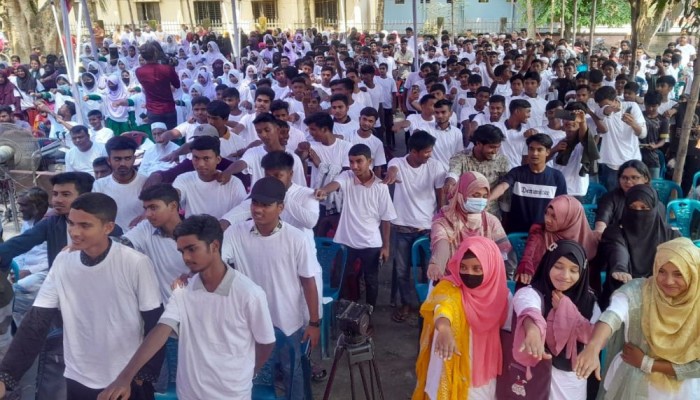 ৬৫০ কৃতী শিক্ষার্থীকে দুর্নীতি না করার শপথবাক্য পড়ালেন ইউপি চেয়ারম্যান