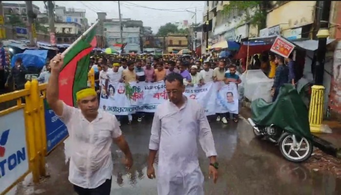রাজশাহীতে স্বেচ্ছাসেবক দলের ৪৫তম প্রতিষ্ঠাবার্ষিকীতে বর্ণাঢ্য র‍্যালি