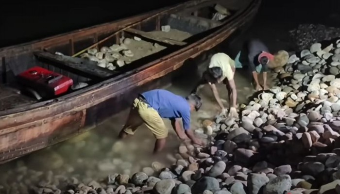 পাথর লুটে জড়িত ৫২ জনের নাম প্রকাশ