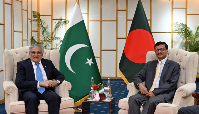 পররাষ্ট্র উপদেষ্টার সঙ্গে বৈঠকে পাকিস্তানের পররাষ্ট্রমন্ত্রী